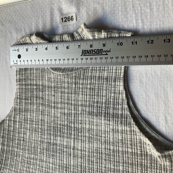 Maurices Women’s Sleeveless Stretchy Soft Blouse size M, Gray - Picture 2 of 7